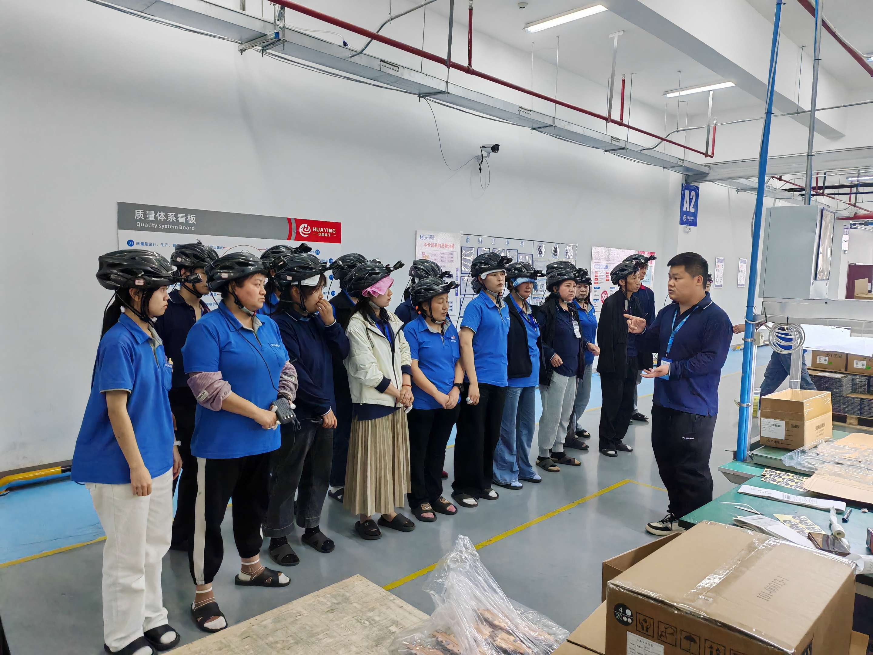 工厂场景数据采集：产线工人佩戴采集设备进行智能制造数据采集